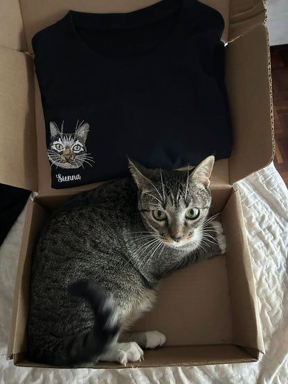 Remera Unisex Bordada con Retrato de Mascota (a Color) (Manga Corta)